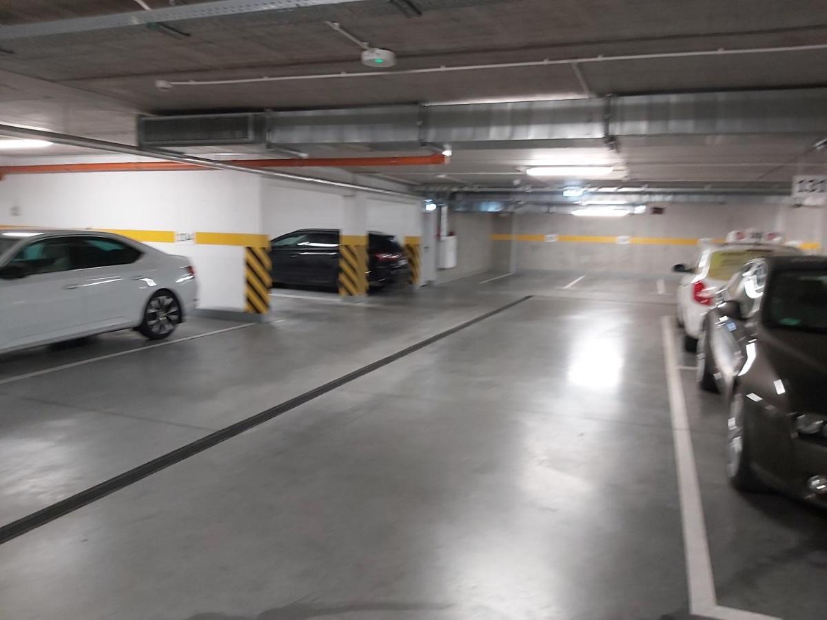 Spectrum Super Vip Free Parking グダニスク エクステリア 写真
